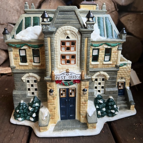 Mervyns Village Square Christmas Village 'Lighted Post Office' 1997 w/Cord Boxed - Picture 10 of 15